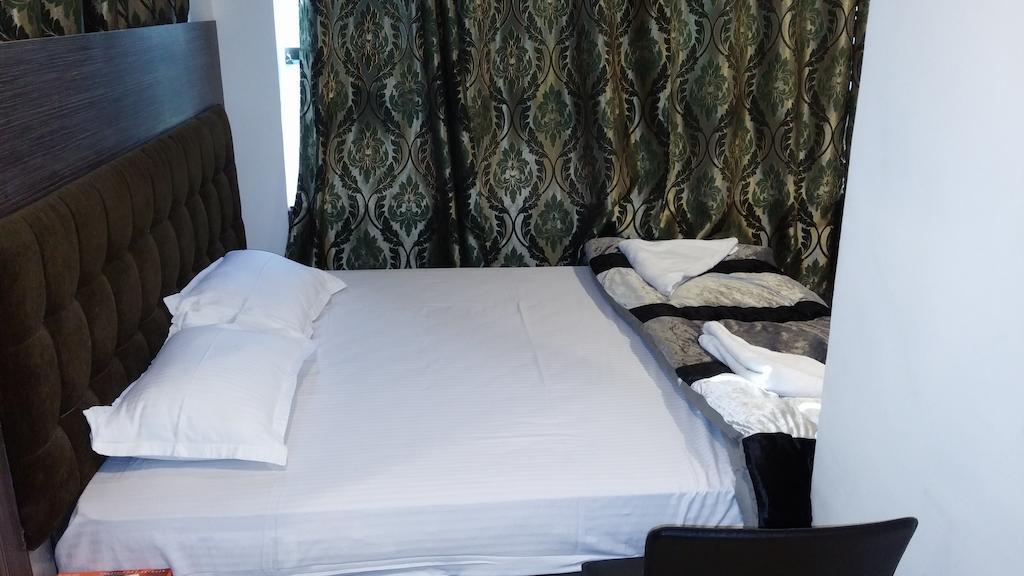 Capital Suites Bangalore Buitenkant foto