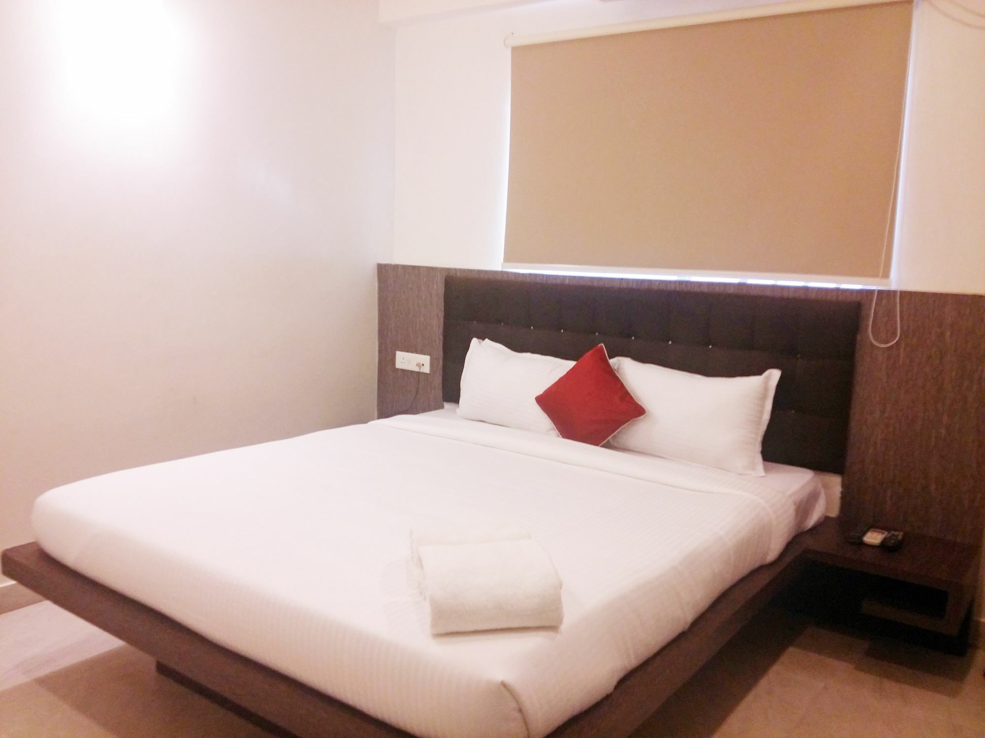 FabHotel Capital Residency Brigade Rd Bangalore Buitenkant foto