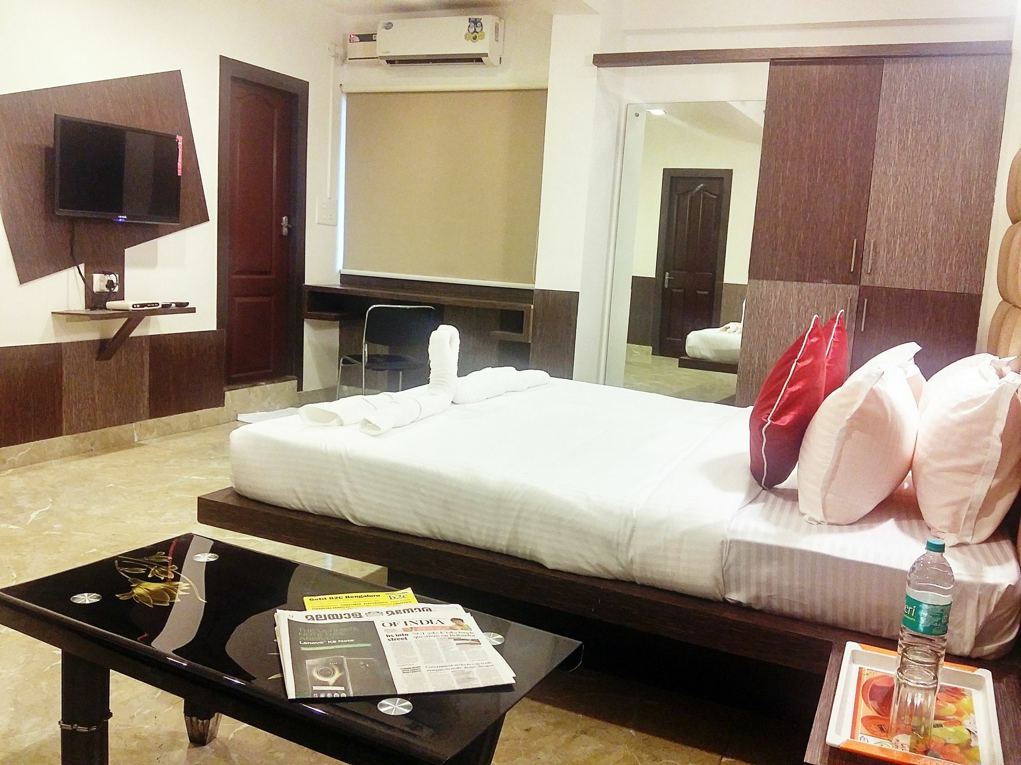 Capital Suites Bangalore Buitenkant foto