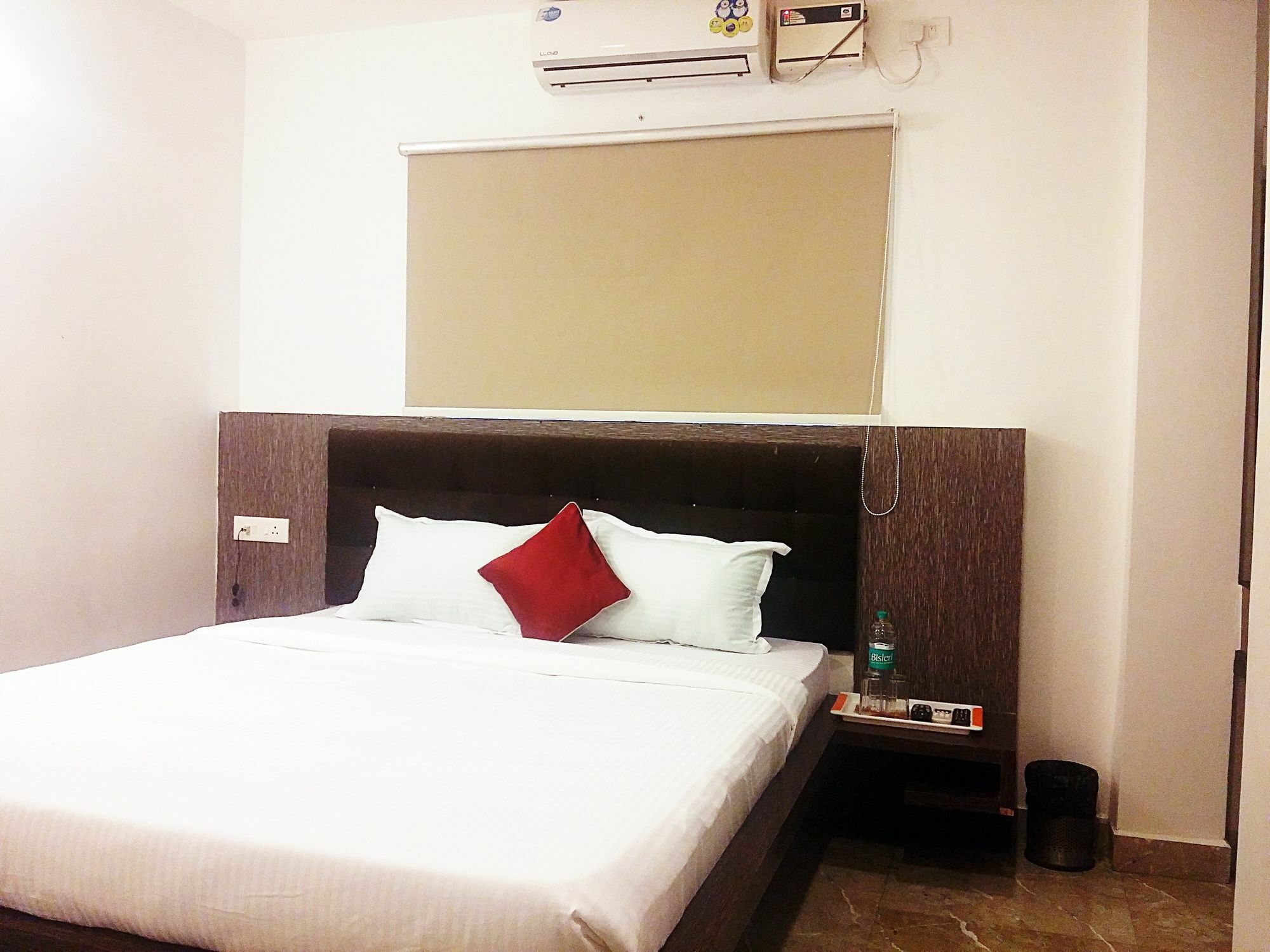 FabHotel Capital Residency Brigade Rd Bangalore Buitenkant foto