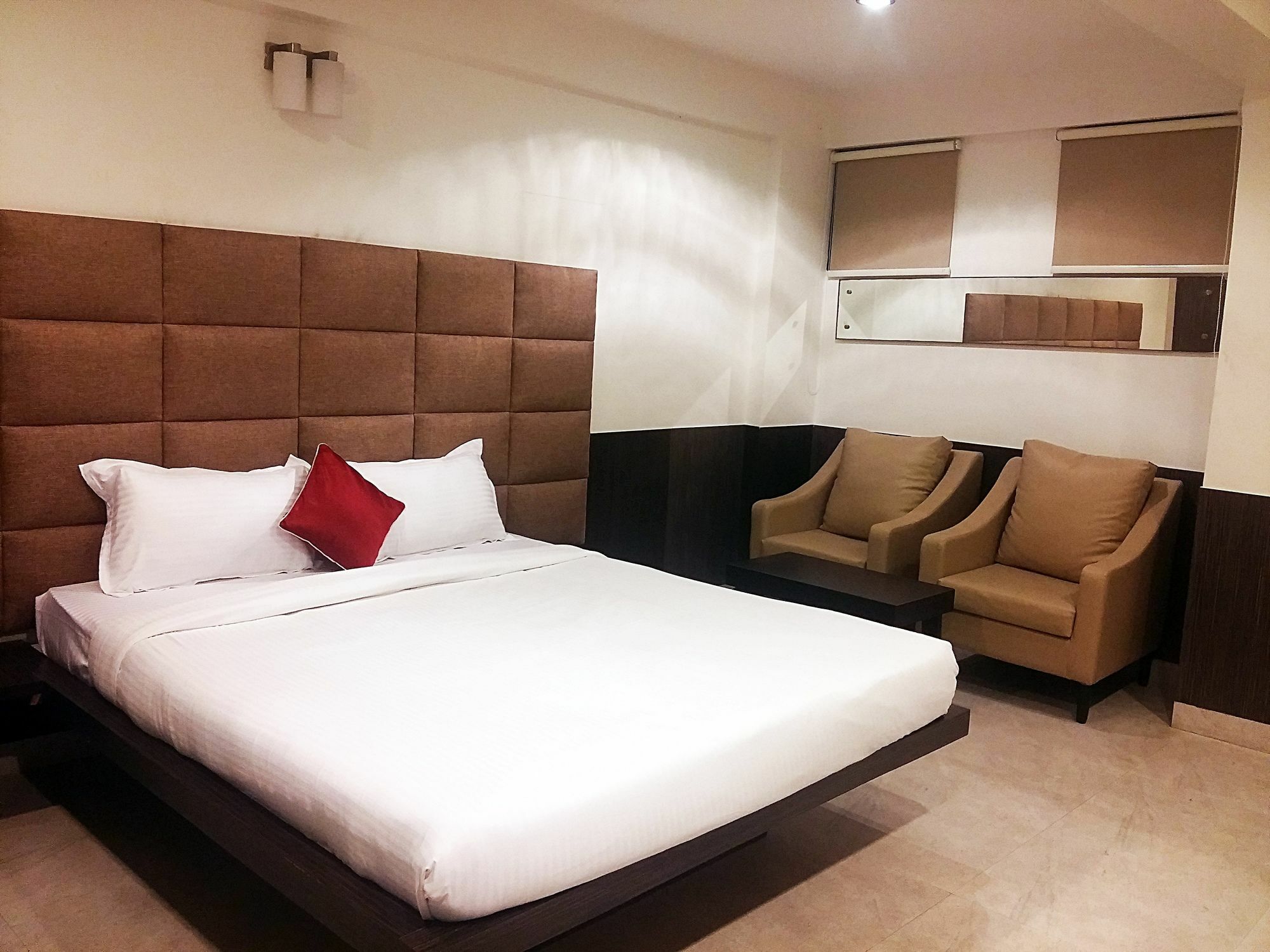 Capital Suites Bangalore Buitenkant foto