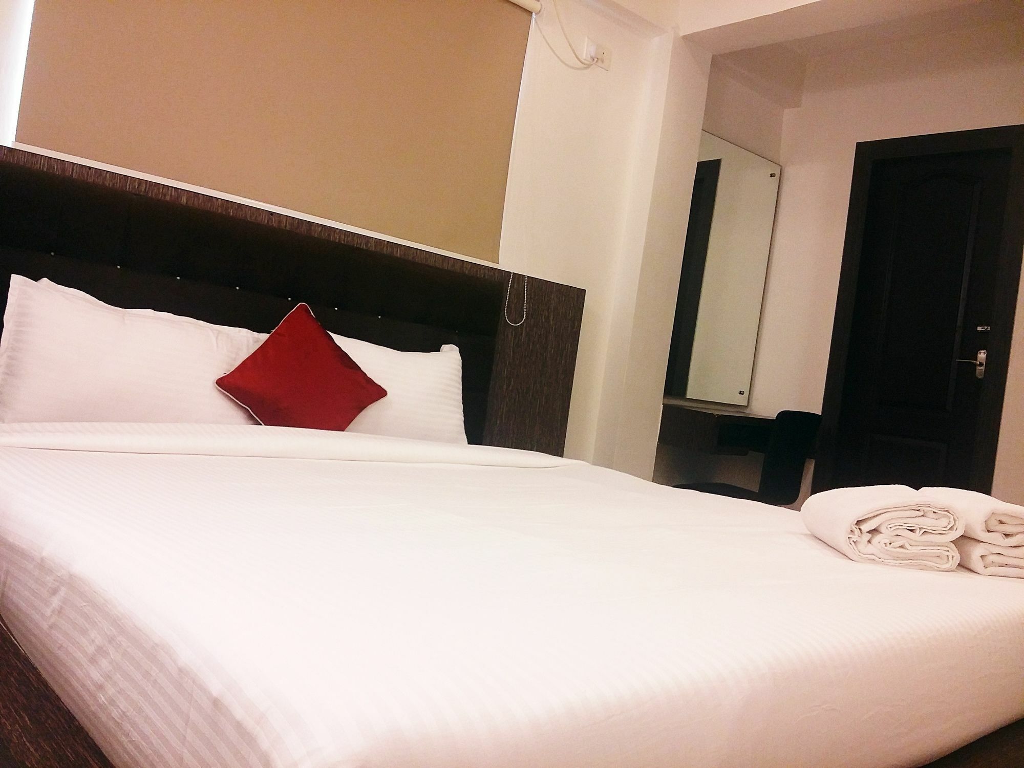 Capital Suites Bangalore Buitenkant foto
