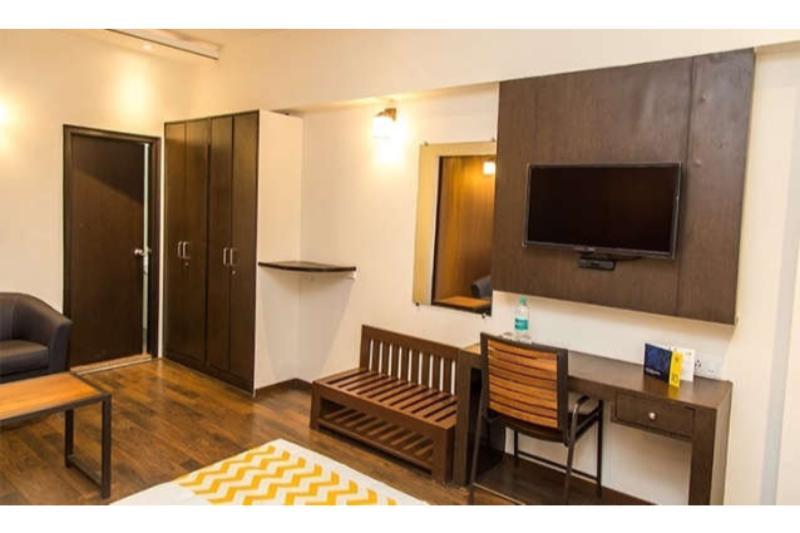 FabHotel Capital Residency Brigade Rd Bangalore Buitenkant foto